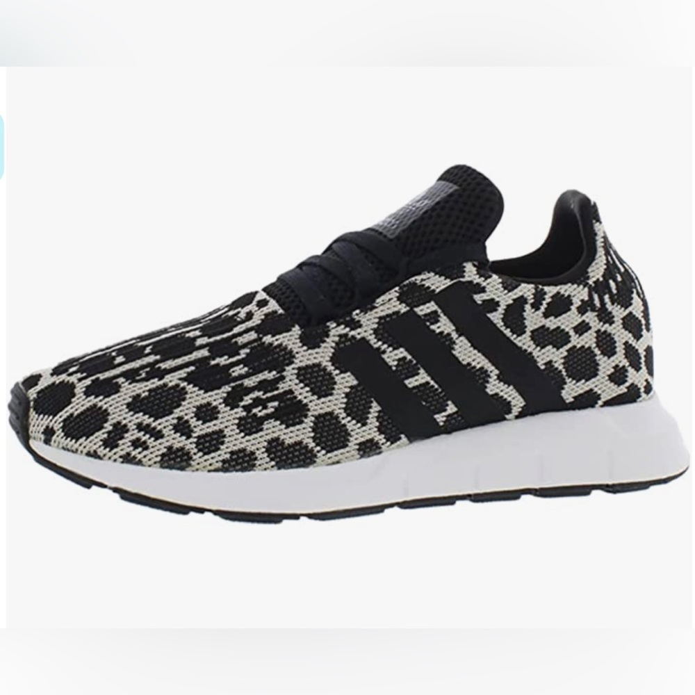 🐆NIB ADIDAS SWIFT RUN SHOES